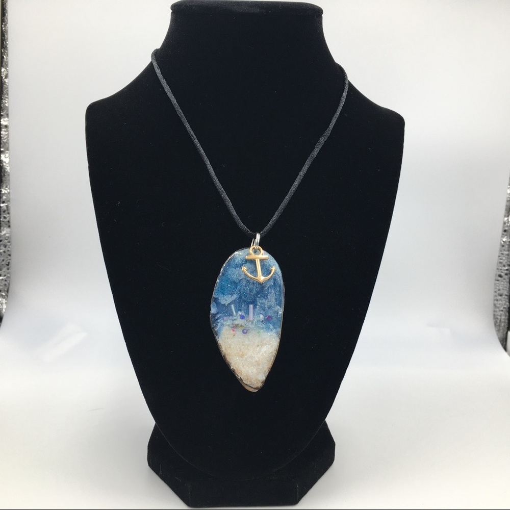 Handmade Shell Necklace - Picture 2 of 11